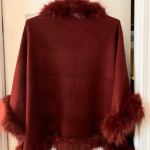 Women’s poncho sweater - Picture 2 of 2